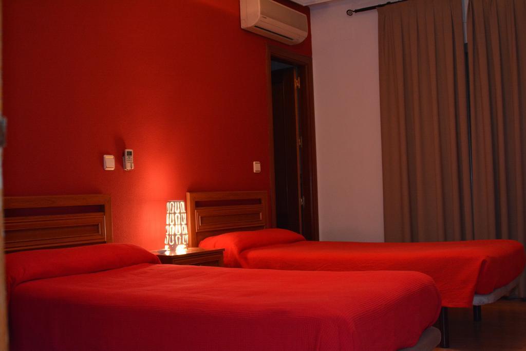 Hostal Gastrobar Carmelo Villarejo de Salvanés Esterno foto