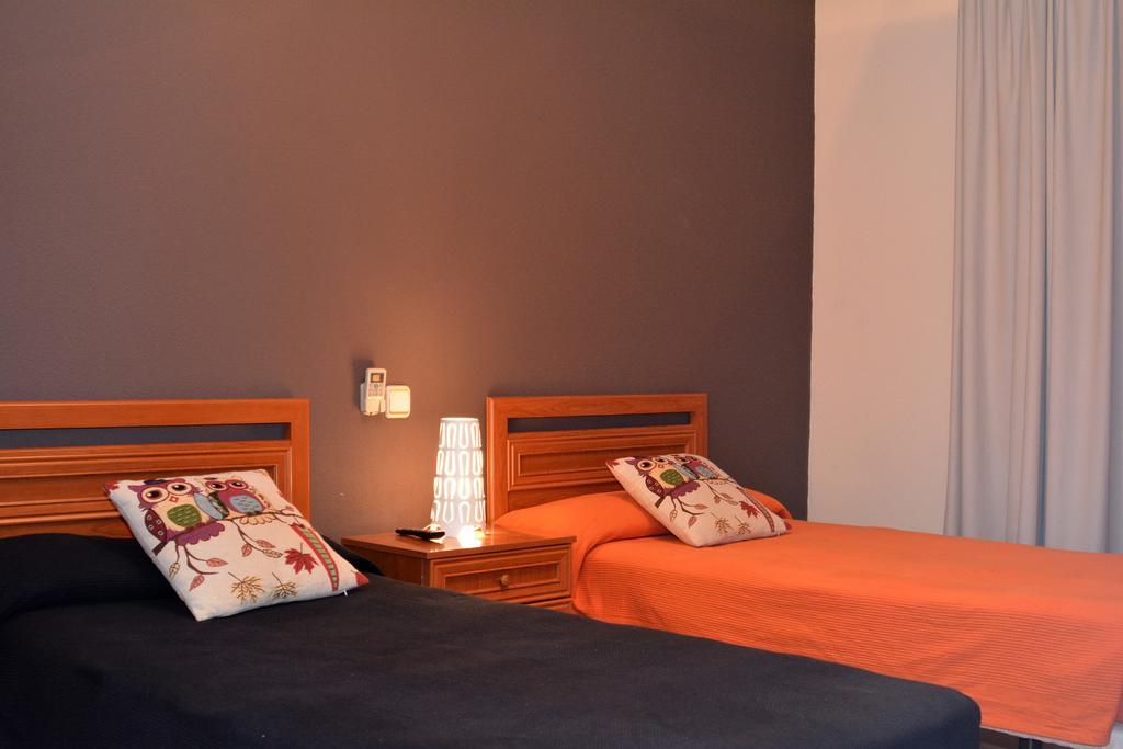 Hostal Gastrobar Carmelo Villarejo de Salvanés Esterno foto